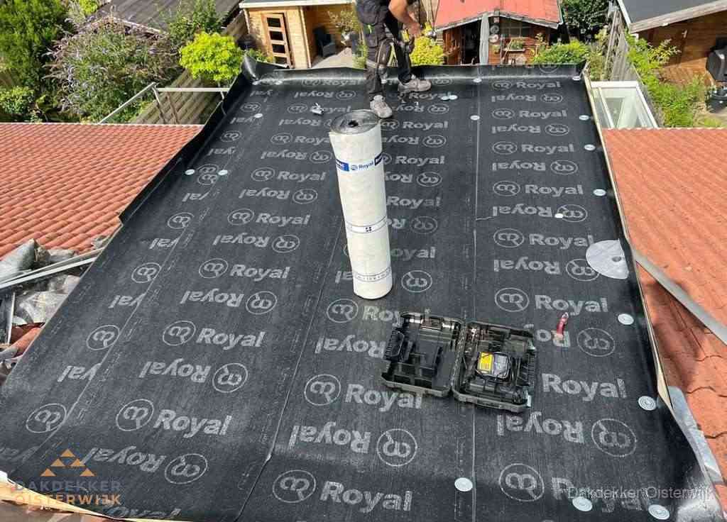 Dakrenovatie met Royal onderdak op plat dak in Oisterwijk