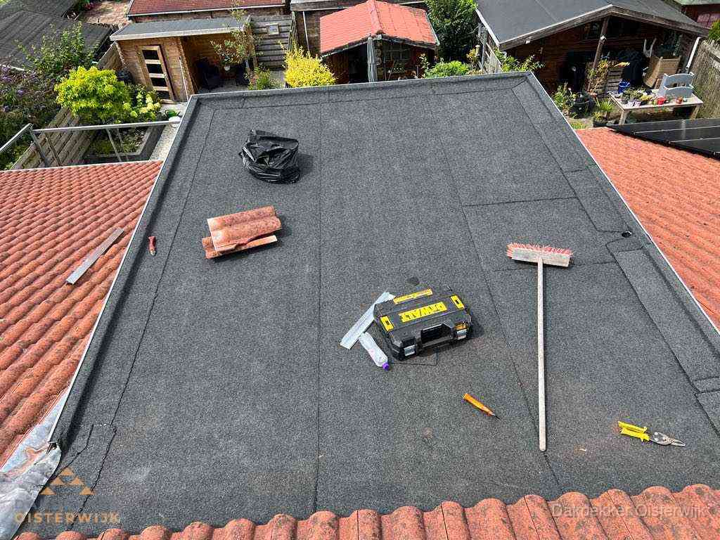 Nieuw plat dak met bitumen dakbedekking in Oisterwijk